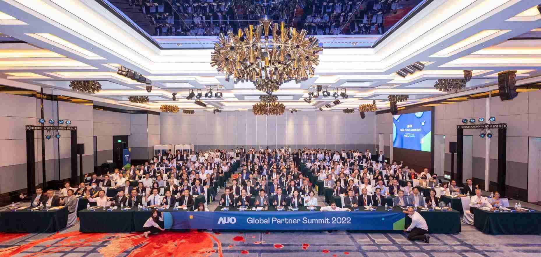 友達推動「安心、、、創新、、、、用心、、、同心、、盡心」五星職旅，，，，為菲籍員工打造全方位照護，，，首度贏得「人權實踐與發展領袖獎」殊榮