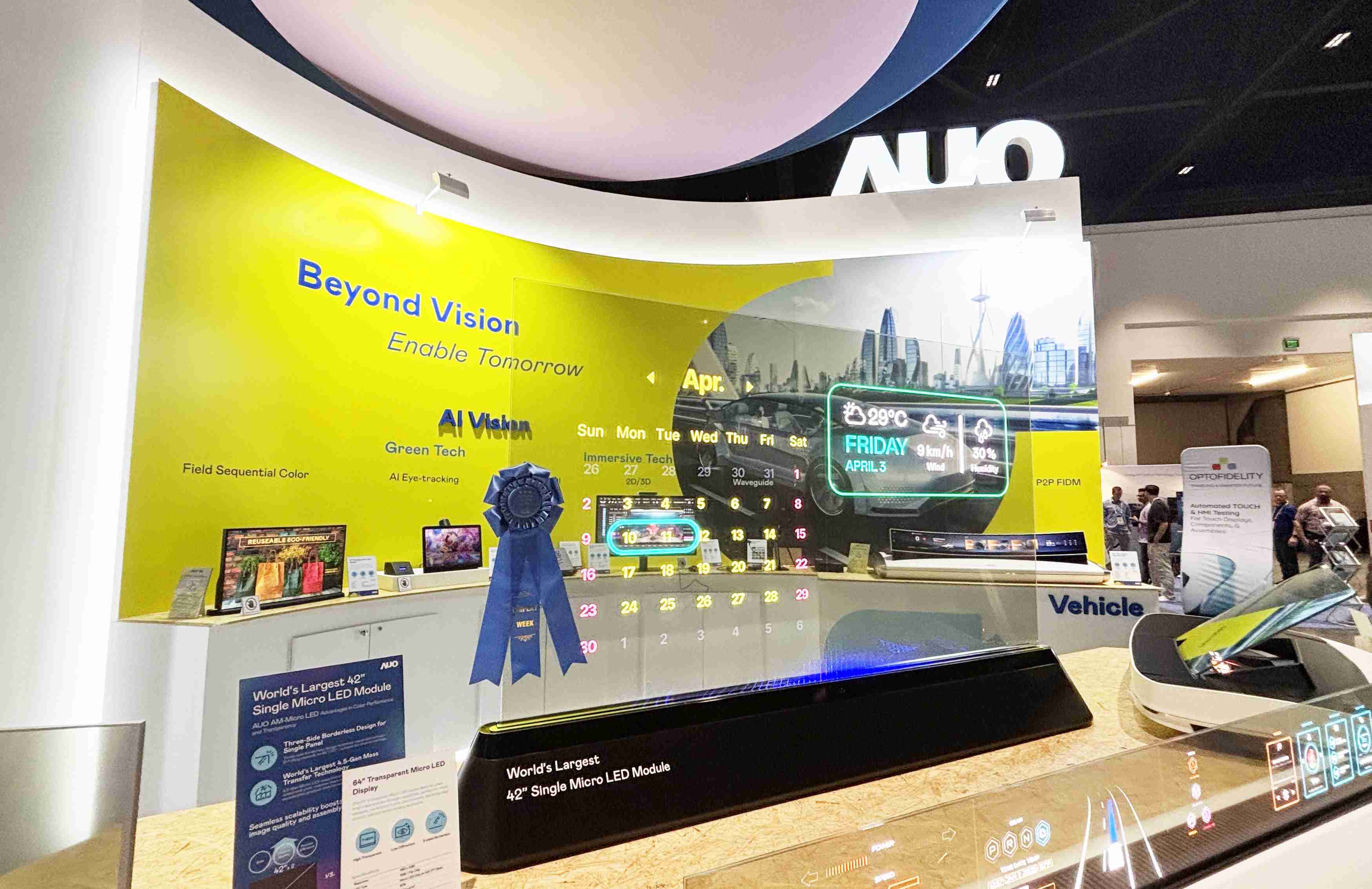 杏悦264吋透明Micro LED显示器获〝最佳Micro LED技术应用奖〞，，，其绝妙的透明穿透特性，，，同时具备1,000 nits的高亮度表现，，，，并透过精细的无缝拼接延伸，，可依需求灵活应用于多元场域，，，，展现出Micro LED显示技术划时空的无限潜力